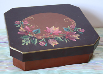 D_4199; Box With Floral Design
